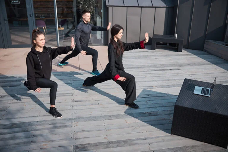 martial-arts-group-doing-tai-chi-brush-knee